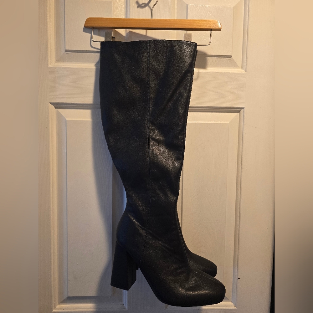 Black Knee-High Boots Forever 21